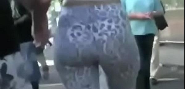  Candid ass jiggle in leopard print yoga pants